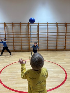 kaster med begge hender.jpg