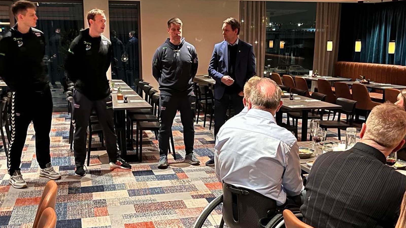 20230107 Rullestollandslaget middag med Sander Sagosen Torbj&oslash;rn Bergerud Jonas Wille 2 foto lars kvam.jpg