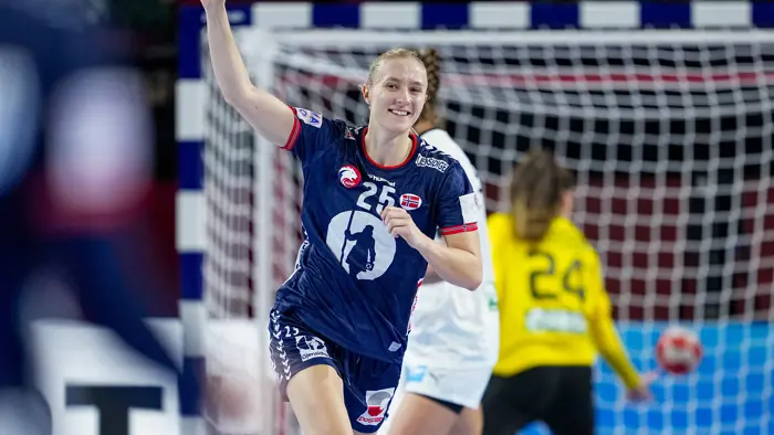 Wien, Østerrike 20241209. 
Norges Henny Ella Reistad jubler for en scoring under hovedrunden i håndball-EM for kvinner mellom Norge og Tyskland i Wiener Stadthalle.
Foto: Beate Oma Dahle / NTB
