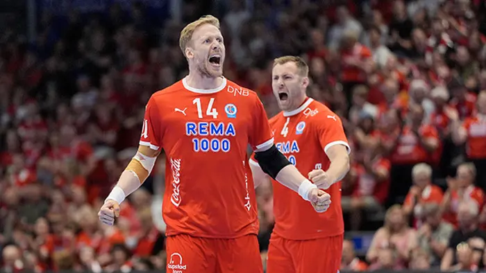 Trondheim 20240529. 
Elverums Magnus Gullerud og Vetle Eck Aga under håndballkampen i sluttspillet mellom Kolstad og Elverum i Kolstad Arena.
Foto: Ole Martin Wold / NTB