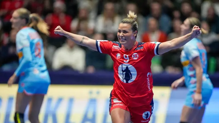 Trondheim 20231212. Norges Nora Mørk under kvartfinalen i håndball-VM mellom Nederland og Norge i Trondheim Spektrum.Foto: Beate Oma Dahle / NTB