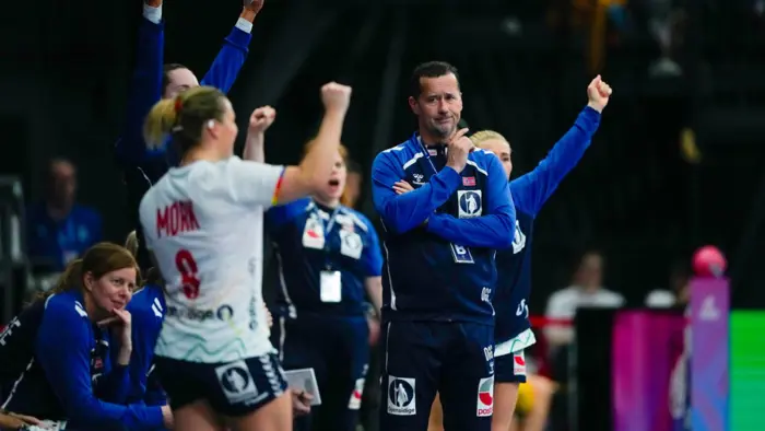 20251129 Gjekstad på benk.jpg