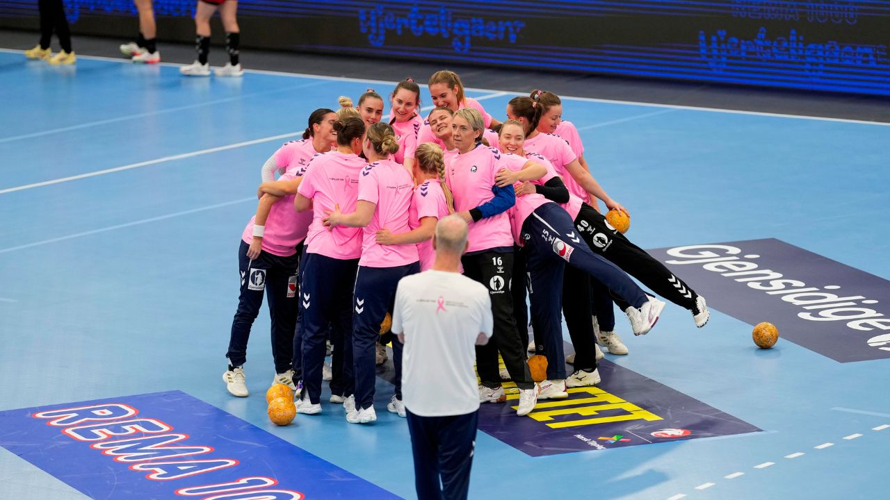 20251015 Handballjentene i Rosa.jpg