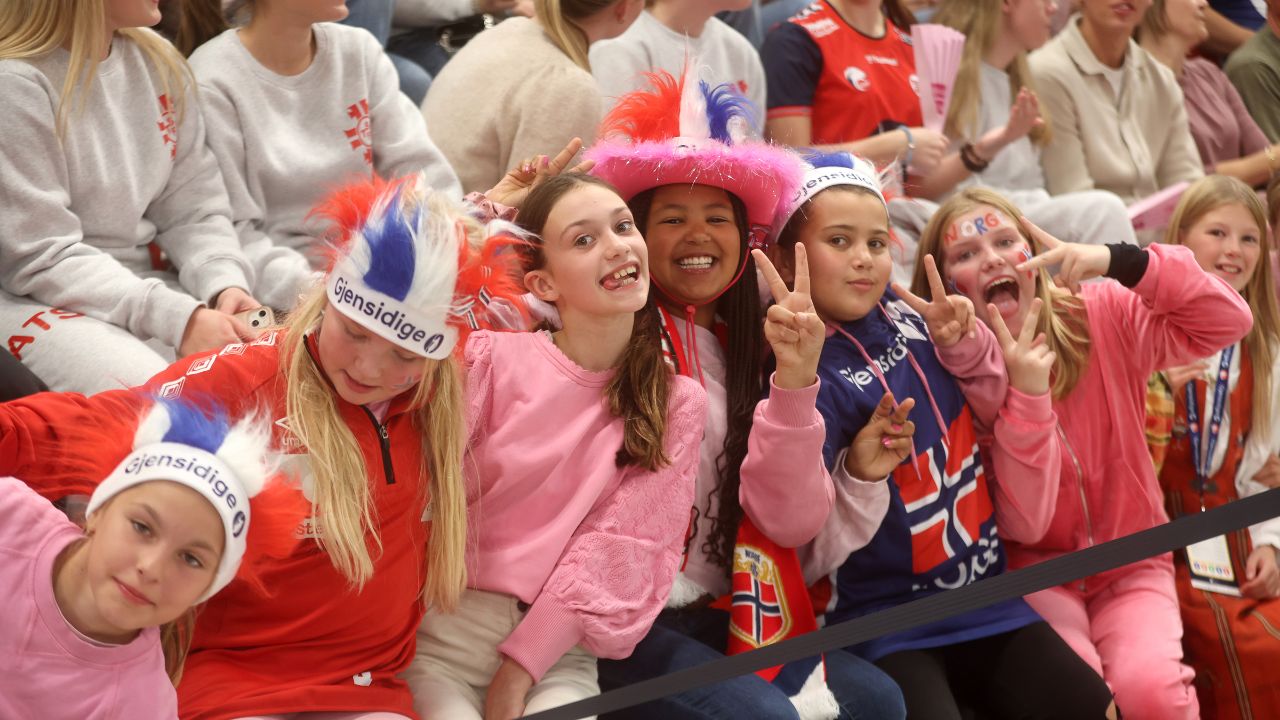 20251015 Publikm Jotron Arena.jpg