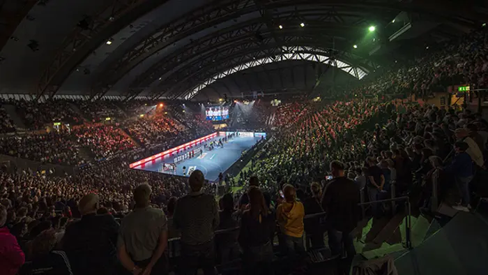 Lillehammwr 20190928. 
12 377 tilskuere var til stede og satte ny norsk rekord for antall tilskuere I Norge for hndballkamp i forbindelse med Champions League-kampen i hndball mellom Elverum og Paris Saint Germain PSG i Hkons Hall p Lillehammer
Foto: Geir Olsen / NTB