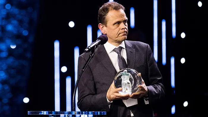 Hamar  20170107.
Håndballjentene, her representert ved trener Thorir Hergeirsson, vinner prisen "Årets lag" under Idrettsgallaen 2017 i Hamar OL-amfi lørdag kveld.
Foto: Jon Olav Nesvold / NTB