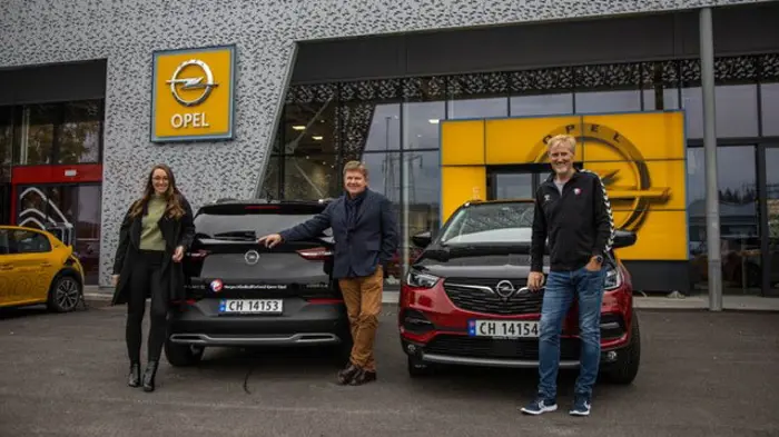 2020-signering-opel-marte-haldorsen-kåre-geir-lio-jan-erik-aalbu-foto-edvin-fjørtoft-pettersen.jpg