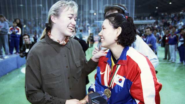 1995VM_Cecilie-Leganger-gir-bort-bestemannspremien-til-en-S&oslash;r-Koreaner_-Foto-Vidar-Ruud-NTB_640x360web.jpg