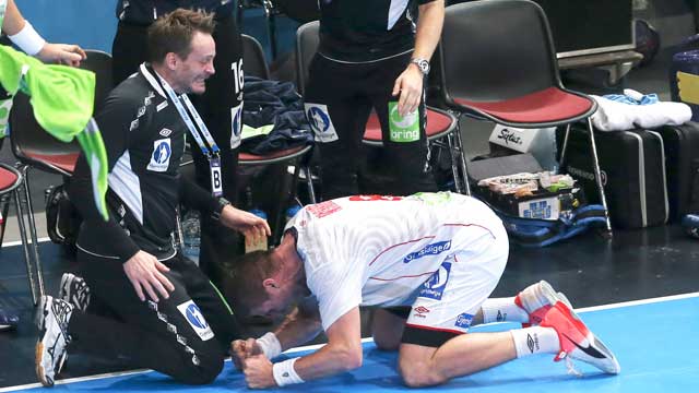 2016EM_Bjarte-Myrhol-kneler-foran-Christian-berge_-Foto-Vidar-Ruud-NTB_640x360web.jpg