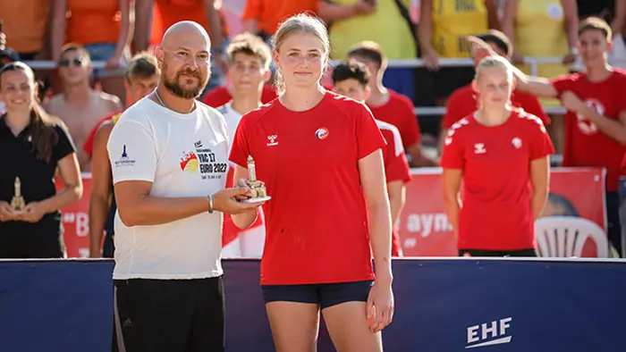 Awarding ceremony, EHF YAC 17 Beach Handball EURO 2023, Izmir, Turkiye, 02.07.2023, Mandatory Credit © Jure Erzen / kolektiff