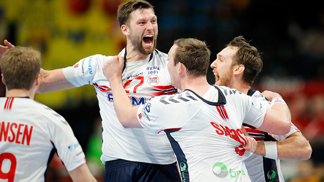 20220128 H&aring;ndballgutta jubler etter seier.jpg