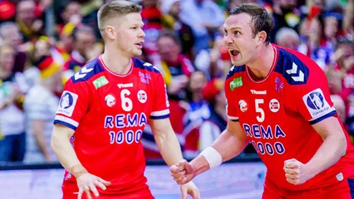 Katowice, Polen 20230123. 
Torbjørn Sittrup Bergerud, Sebastian Barthold og Sander Sagosen i VM-kampen i håndball for herrer mellom Tyskland og Norge i Spodek Arena i Katowice, Polen.
Foto: Stian Lysberg Solum / NTB