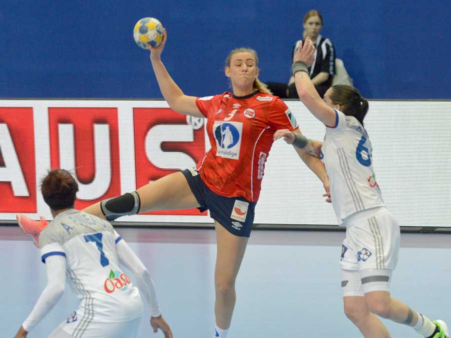 Emilie Hegh Arntzen mot Frankrike. Foto: Terje Anthonsen Emilie Hegh Arntzen mot Frankrike. Foto: Terje Anthonsen