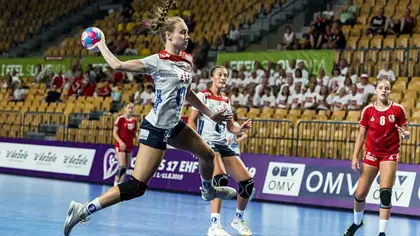 U-jentene avgjorde det siste kvarteret