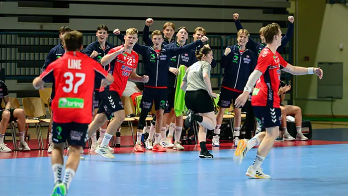 20240715 jubel på benken.jpg