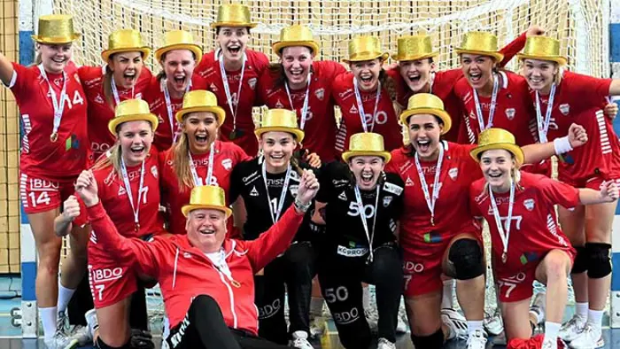 20240420 Haslum Bærum jubler for opprykk til REMA 1000-ligaen.jpg