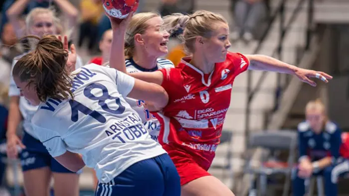 Benedicte Frøland Nesdal spiller angrep for Fredrikstad Ballklubb