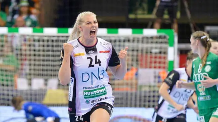 Jubler etter scoring mot Györ 11.9.2021