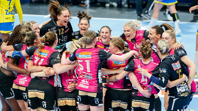 20220604 Vipers jubler for finale i Champions League.jpg