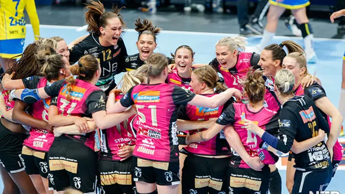 Vipers-jentene jubler over finale i Final4 Champions League 2021-22