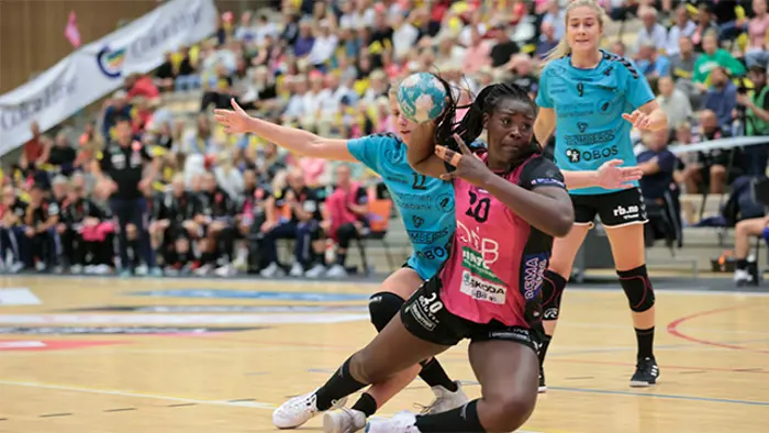 Lysa Tchaptchet Defo kaster seg inn fra streken for Vipers.