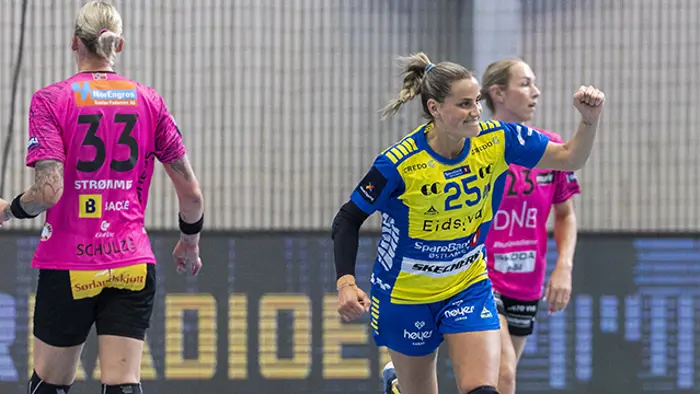 Hamar 20240524. 
Storhamar spiller Anniken Obaidli jubler etter å scoret under håndballkampen i sluttspillet mellom Storhamar og Vipers i Boligpartner Arena i Hamar.
Foto: Frederik Ringnes / NTB