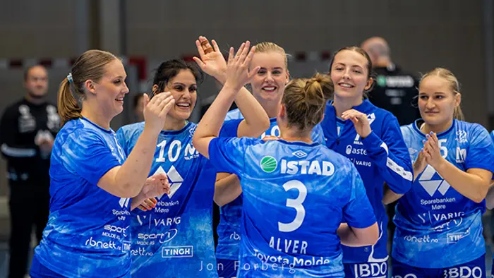 Molde Elite gir hverandre high fives