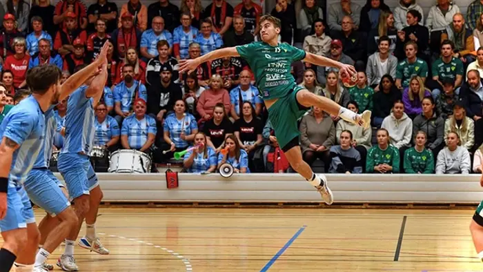 Alexander Mitrovic i skuddet for Fjellhammer.