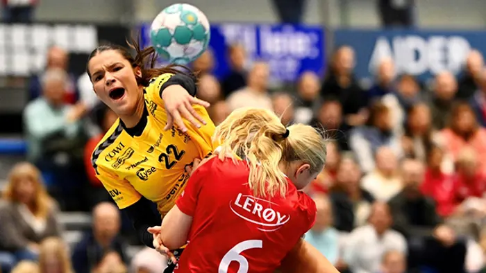 Kristina Novak, Sola.