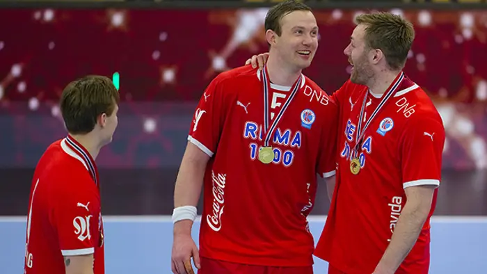 Arendal 20240225. 
Kolstad Sander Sagosen og Vetle Eck Aga etter seier i finalen for herrer i NM i håndball mellom Kolstad og Elverum i Sør Amfi.
Foto: Beate Oma Dahle / NTB / POOL