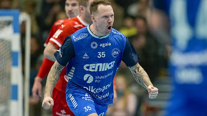 Drammen 20241113. 
Drammens Emil Magnus Hansson under NM-semifinalen i håndball for herrer mellom Drammen og Kolstad i Drammenshallen.
Foto: Terje Pedersen / NTB