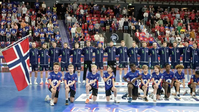 Oslo 20240512. 
Norges lag før avkast i  kampen mellom Norge og Argentina i Gjensidige cup i håndball på Jordal Amfi i Oslo søndag.
Foto: Terje Pedersen / NTB