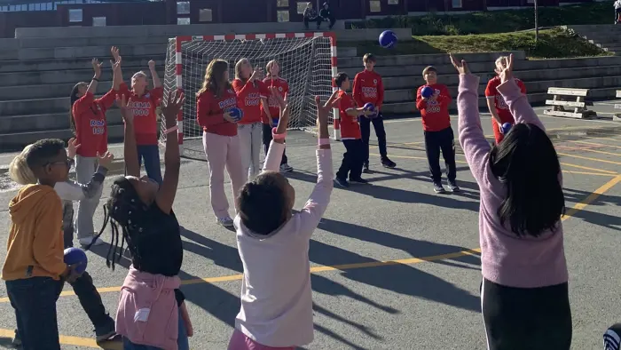 25 Kast ballen - Kolstad HB.jpg