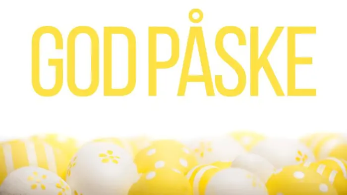 Ferdigdesign med påskehilsenen «God påske» over en seng av gule og hvite påskeegg i bunn.