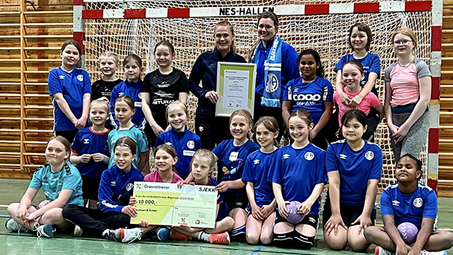 R&Oslash;_Årets Barnehånballtrener 2023.jpg