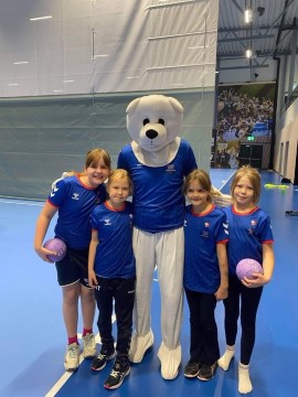 270x360 Isbj&oslash;rn_Flint_h&oslash;st 2021.jpg