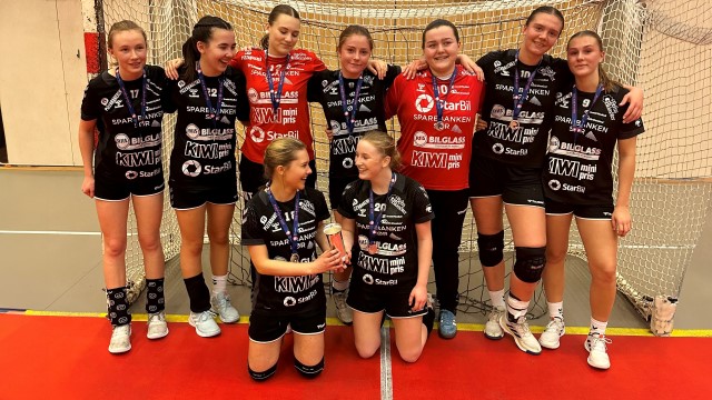 240406 Jenter 15 Ur&aelig;dd s&oslash;lv 3.jpg