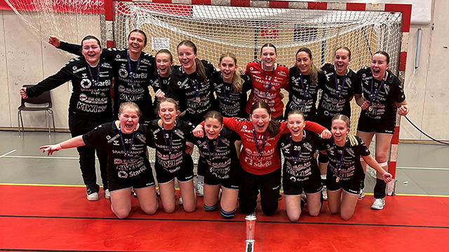 240407 Jenter 16 Finale UR&AElig;DD GULL 2.jpg