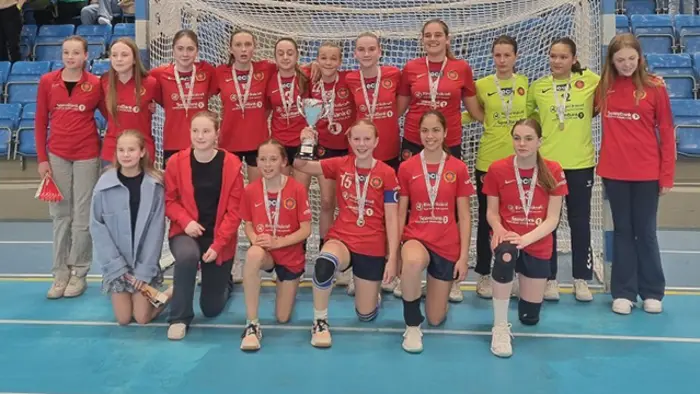 240501 JENTER 13 - HOLEVÆRINGEN - GULL.jpg