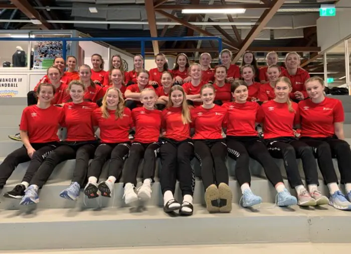 Bylag 2020 jenter .jpg