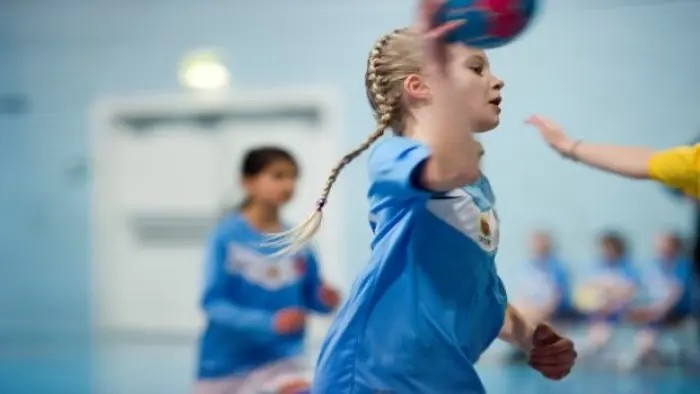 Glade barn spiller 4'er håndball.jpg