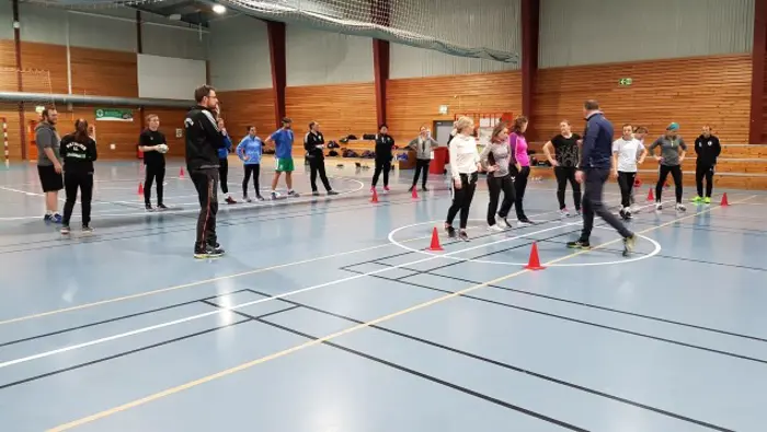 Modul 8 Småspill to og to mellom kjegler.jpg